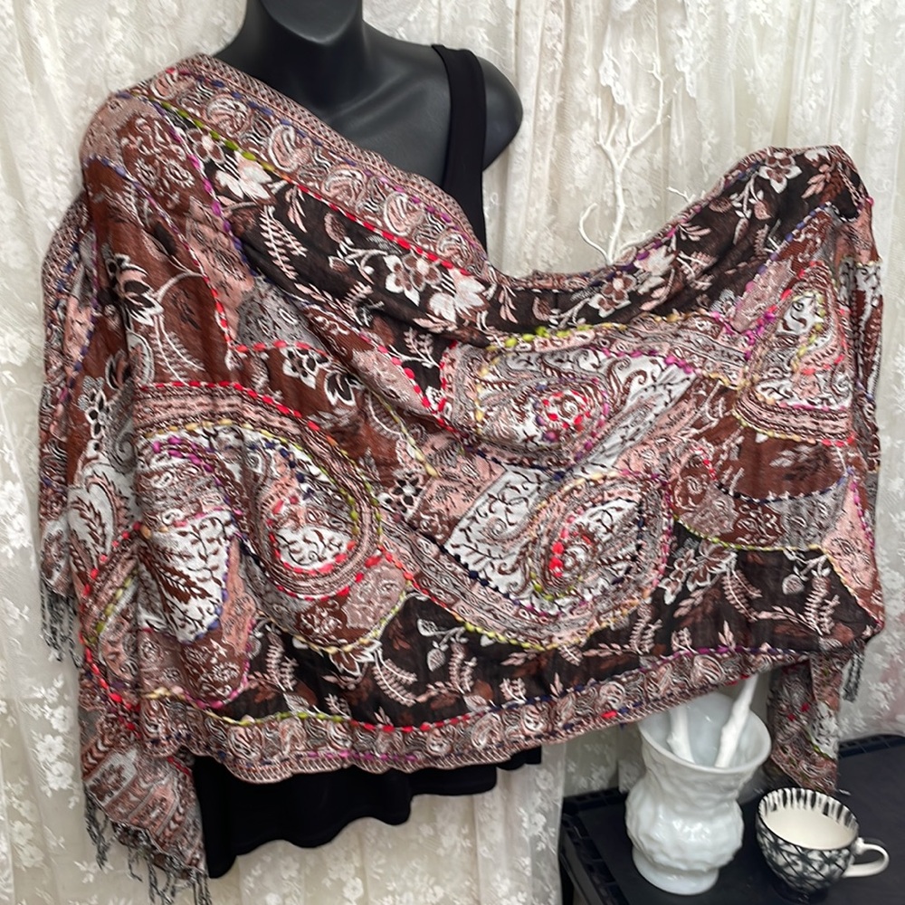 Reversible Pashmina Brown & Pink. And Other Side is Grey & Brown. Beautiful 💕